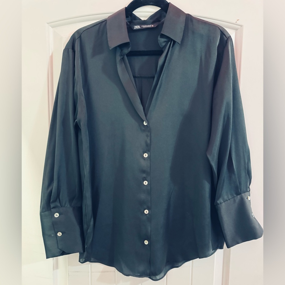 NWOT- Zara- size M- 100% polyester satin blouse